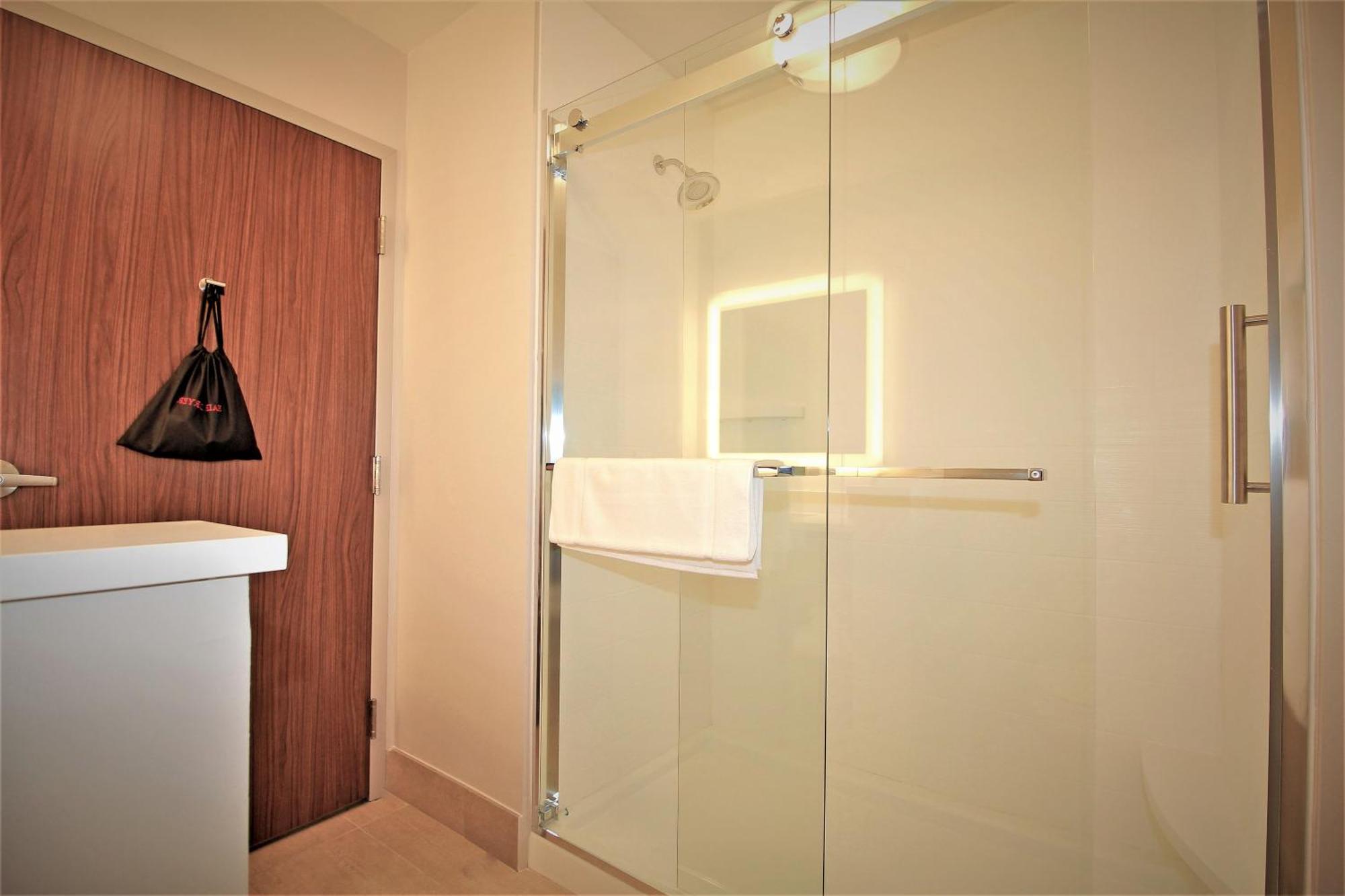 Express & By Ihg 3*